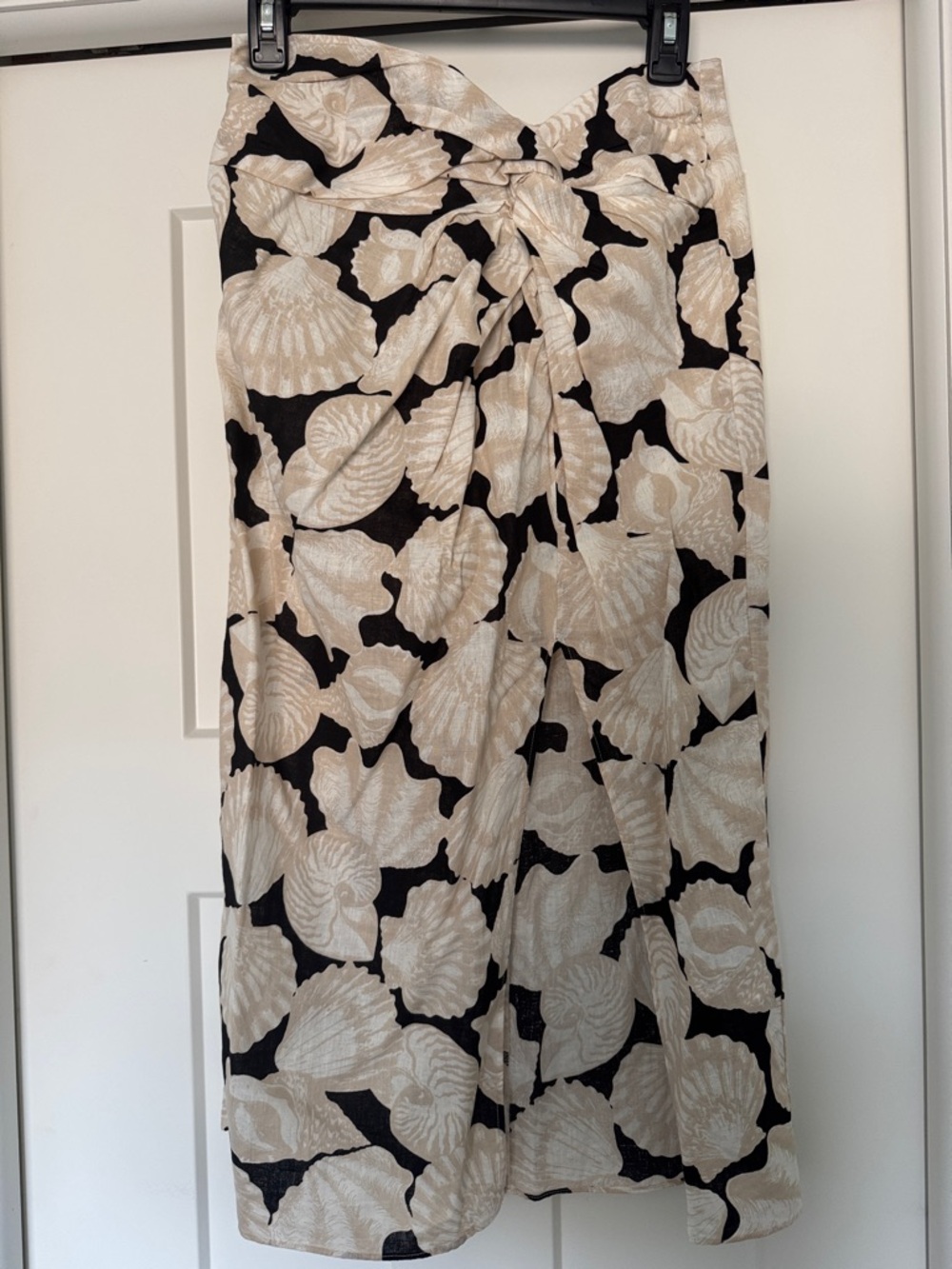 H&M Beige and Black Shell-Print Midi Skirt